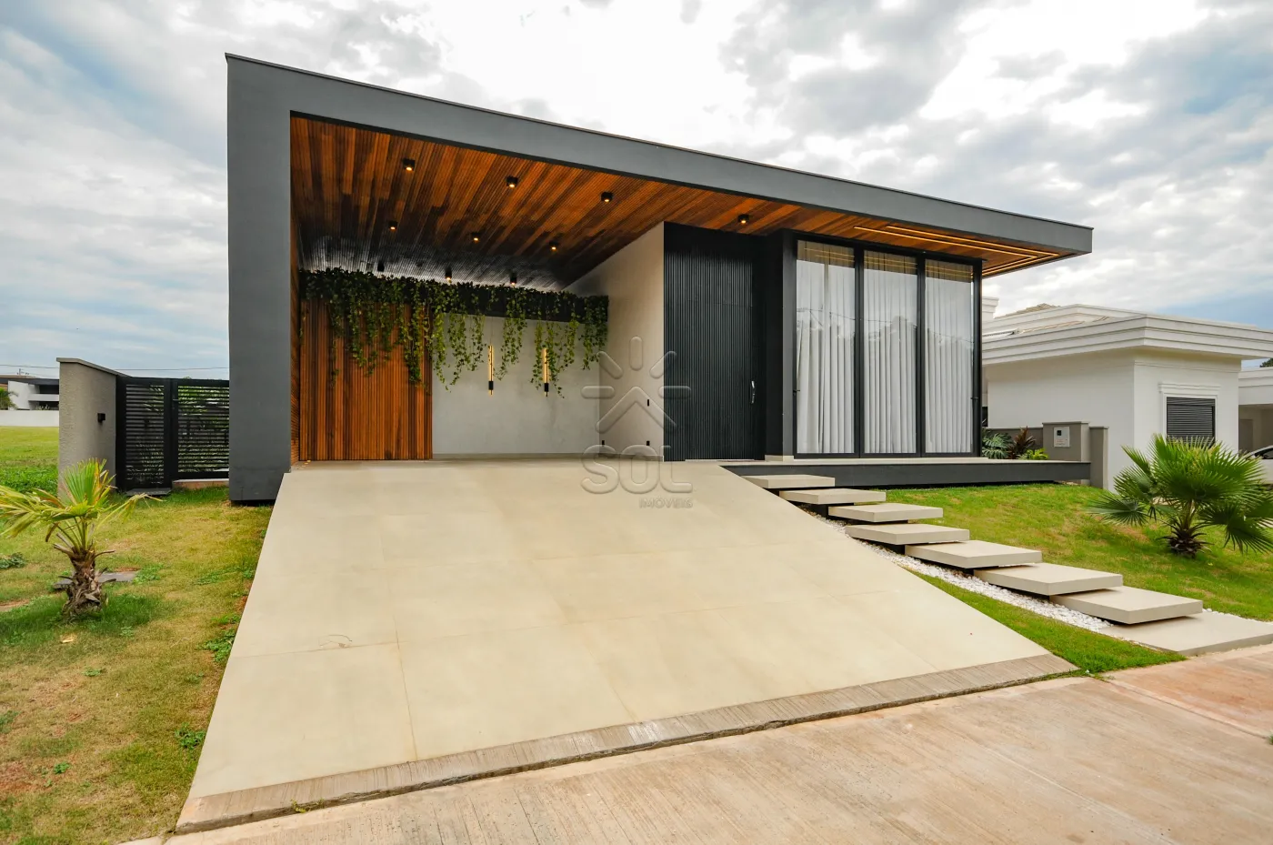 CASA DE ALTO PADRÃO À VENDA NO CONDOMÍNIO ROYAL FALLS YACHT RESIDENCE E RESORT - FOZ DO IGUAÇU/PR