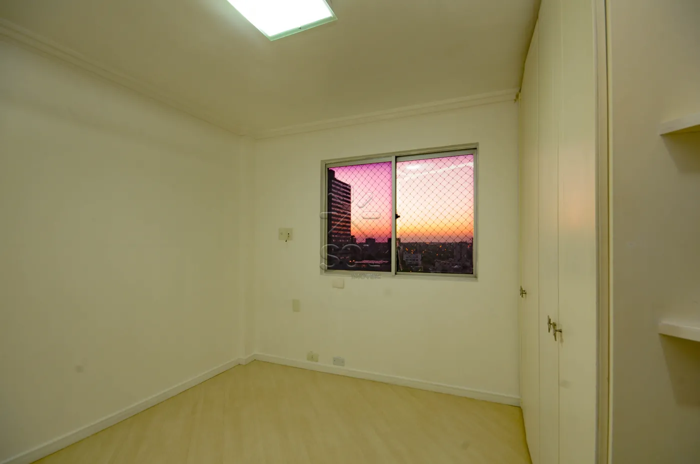 Apartamento amplo à venda no Edifício Vivaldi - Centro de Foz do Iguaçu