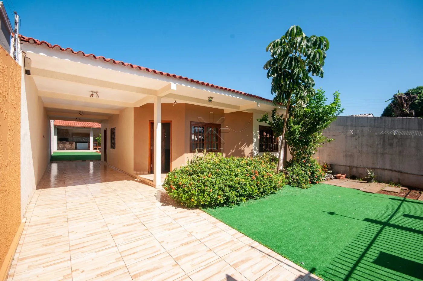 Casa à venda no Jardim Petrópolis em Foz do Iguaçu/PR - 184,04m² construídos, piscina e edícula com churrasqueira