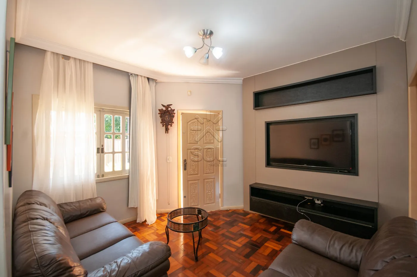 Casa à venda no Jardim Petrópolis em Foz do Iguaçu/PR - 184,04m² construídos, piscina e edícula com churrasqueira