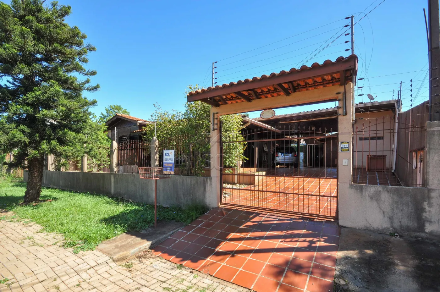 Terreno/casa de madeira à venda no Beverly Falls Park em Foz do Iguaçu/PR - 344,11m² | 3 quartos | Edícula com churrasqueira | Piscina
