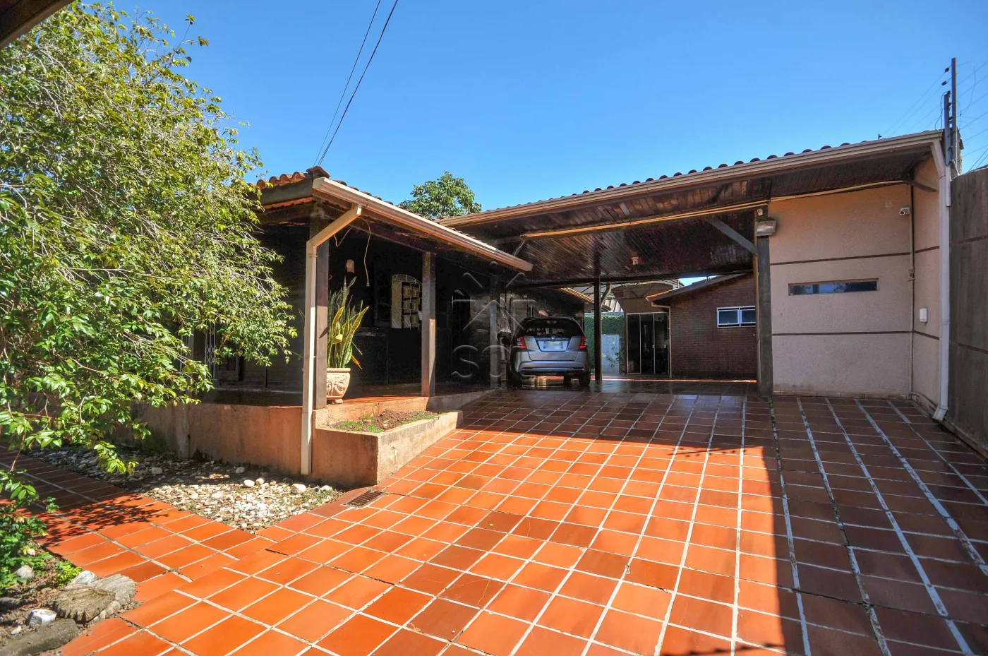 Terreno/casa de madeira à venda no Beverly Falls Park em Foz do Iguaçu/PR - 344,11m² | 3 quartos | Edícula com churrasqueira | Piscina