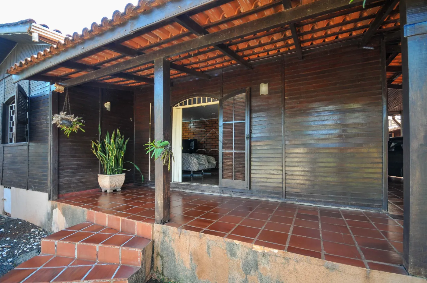 Terreno/casa de madeira à venda no Beverly Falls Park em Foz do Iguaçu/PR - 344,11m² | 3 quartos | Edícula com churrasqueira | Piscina