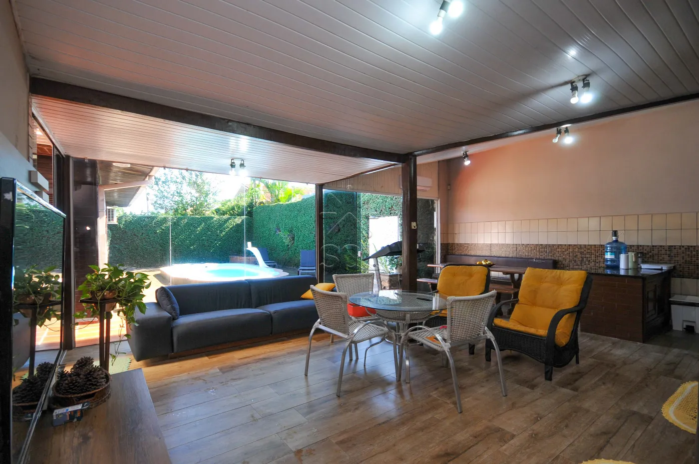 Terreno/casa de madeira à venda no Beverly Falls Park em Foz do Iguaçu/PR - 344,11m² | 3 quartos | Edícula com churrasqueira | Piscina