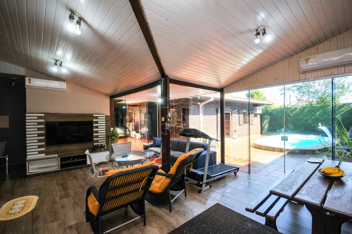 Terreno/casa de madeira à venda no Beverly Falls Park em Foz do Iguaçu/PR - 344,11m² | 3 quartos | Edícula com churrasqueira | Piscina