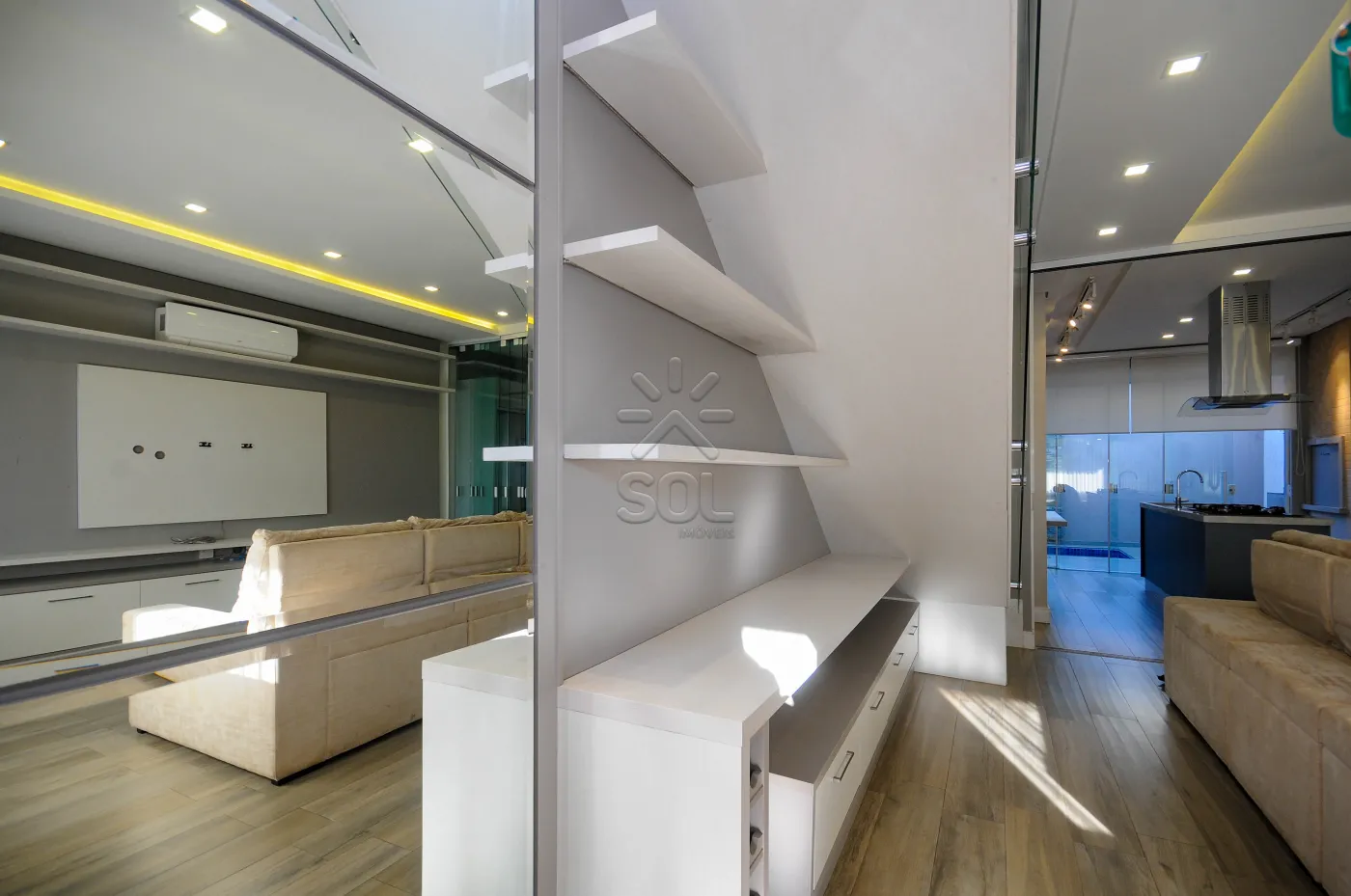 Sobrado semimobiliado para locação no Condomínio Residencial Concept Box House II em Foz do Iguaçu/PR | 2 Suítes | Piscina