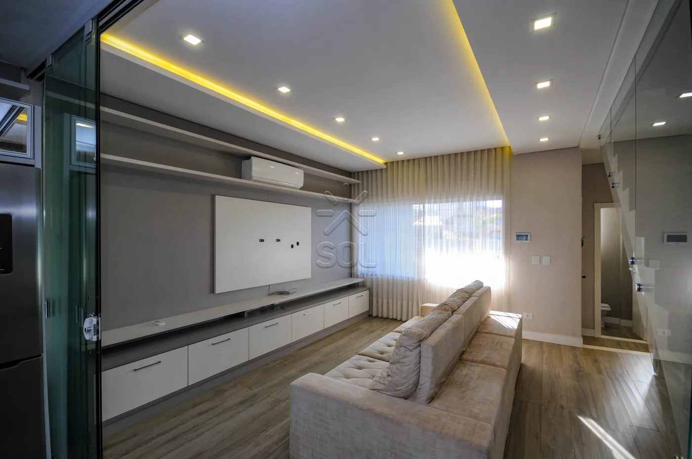Sobrado semimobiliado para locação no Condomínio Residencial Concept Box House II em Foz do Iguaçu/PR | 2 Suítes | Piscina