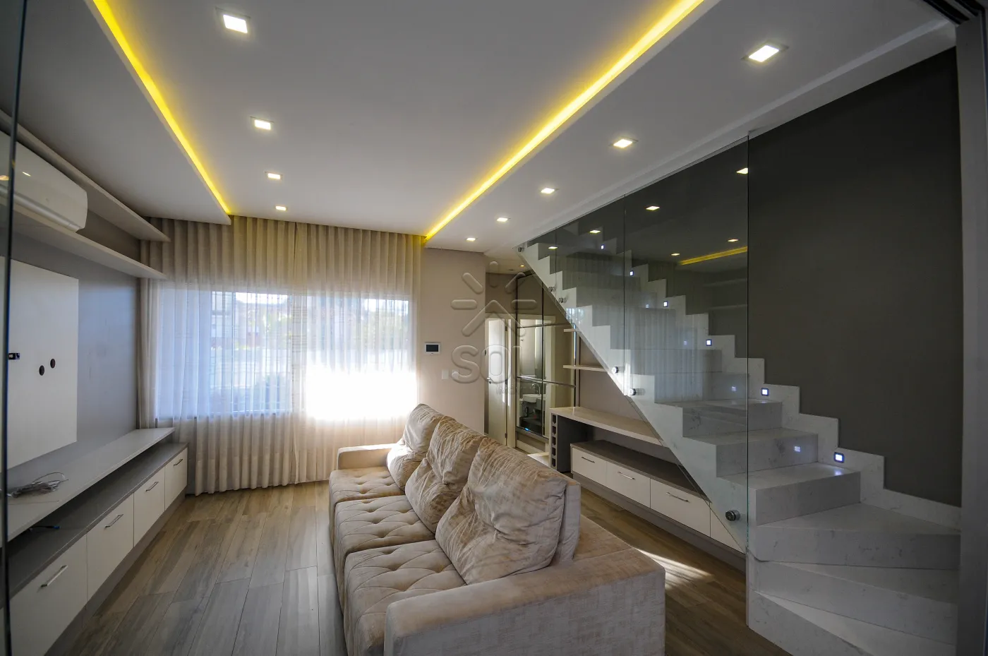 Sobrado semimobiliado para locação no Condomínio Residencial Concept Box House II em Foz do Iguaçu/PR | 2 Suítes | Piscina