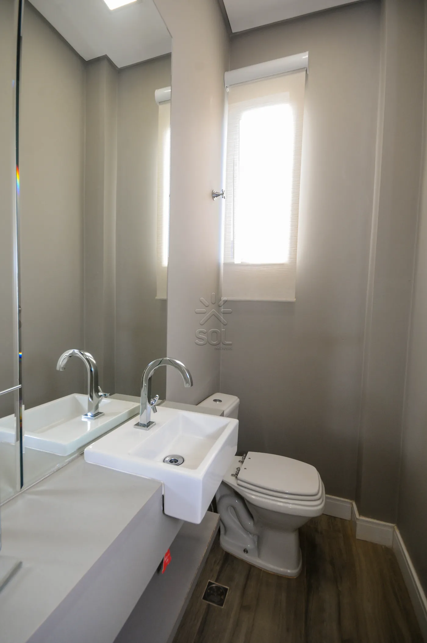 Sobrado semimobiliado para locação no Condomínio Residencial Concept Box House II em Foz do Iguaçu/PR | 2 Suítes | Piscina