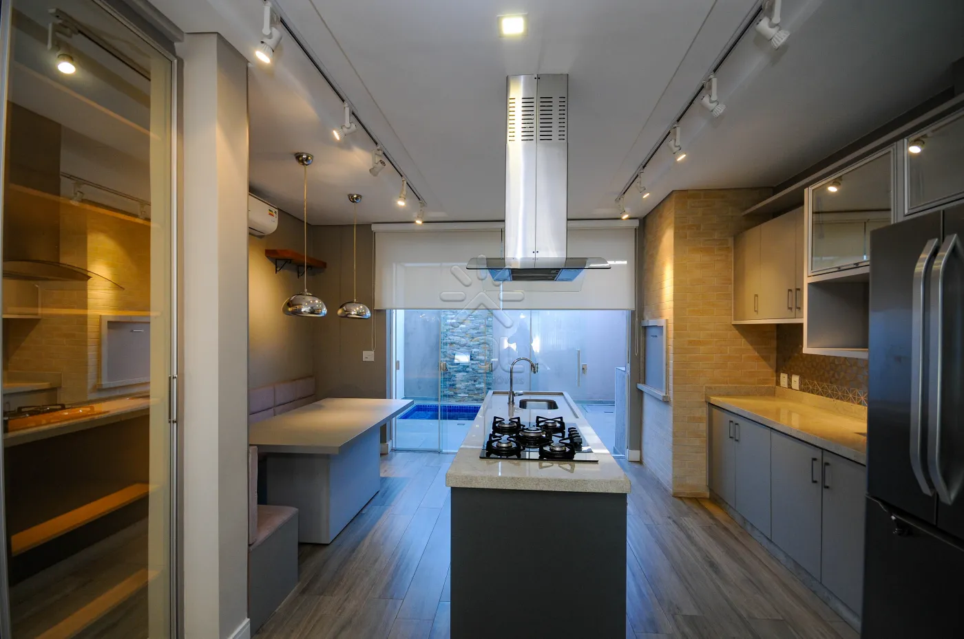 Sobrado semimobiliado para locação no Condomínio Residencial Concept Box House II em Foz do Iguaçu/PR | 2 Suítes | Piscina