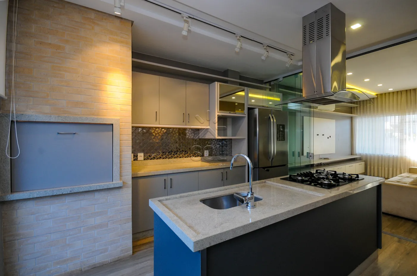 Sobrado semimobiliado para locação no Condomínio Residencial Concept Box House II em Foz do Iguaçu/PR | 2 Suítes | Piscina