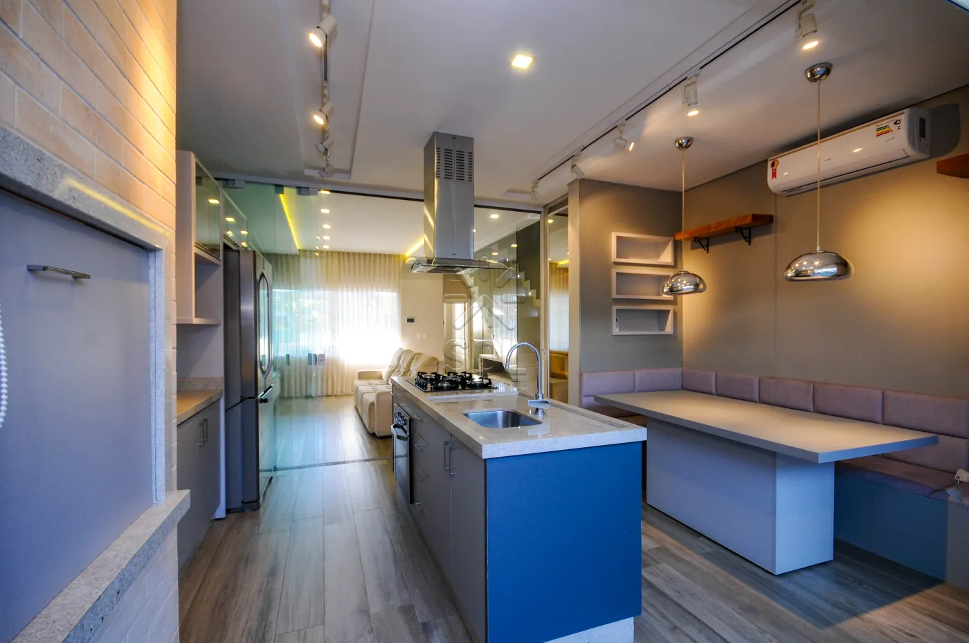 Sobrado semimobiliado para locação no Condomínio Residencial Concept Box House II em Foz do Iguaçu/PR | 2 Suítes | Piscina