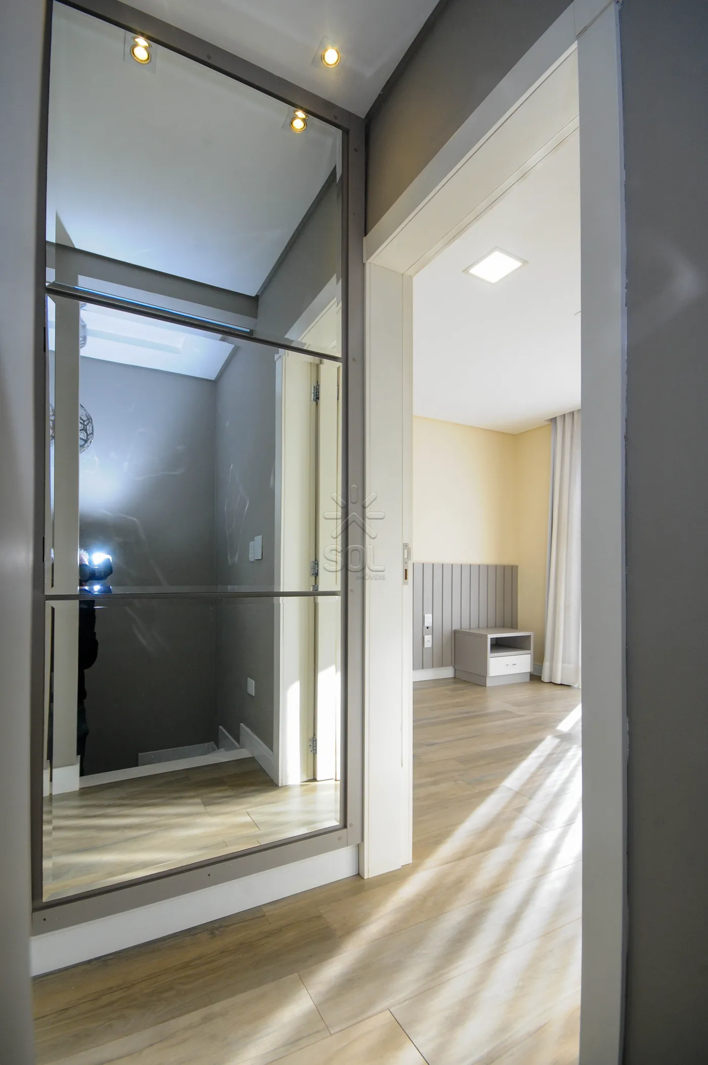 Sobrado semimobiliado para locação no Condomínio Residencial Concept Box House II em Foz do Iguaçu/PR | 2 Suítes | Piscina