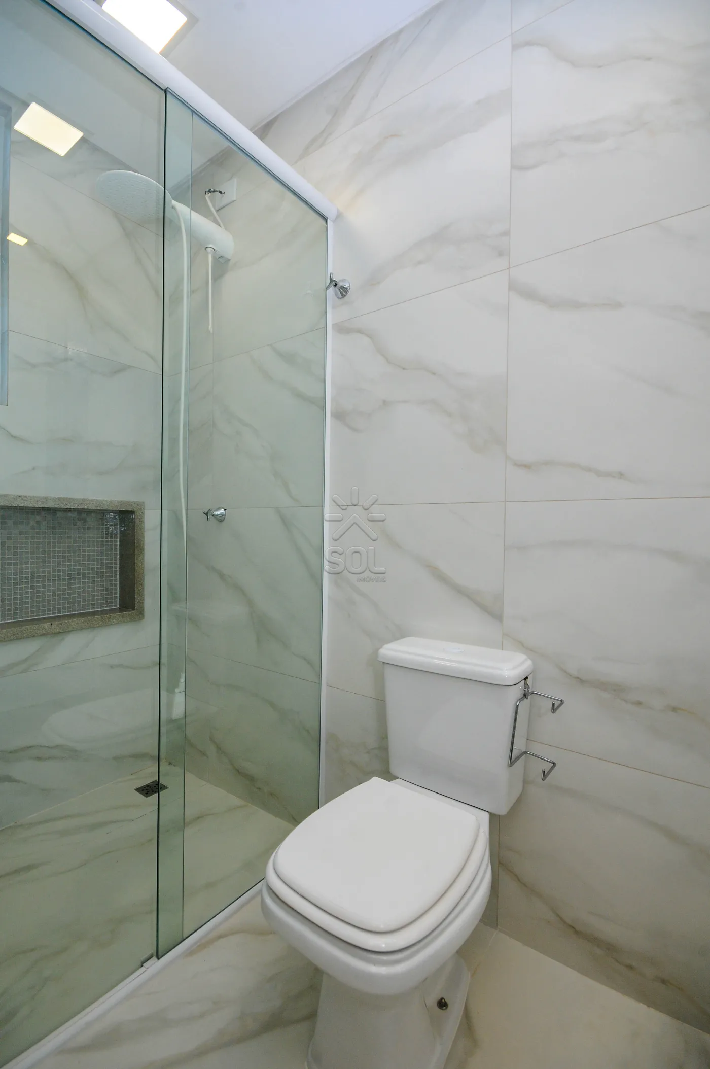Sobrado semimobiliado para locação no Condomínio Residencial Concept Box House II em Foz do Iguaçu/PR | 2 Suítes | Piscina