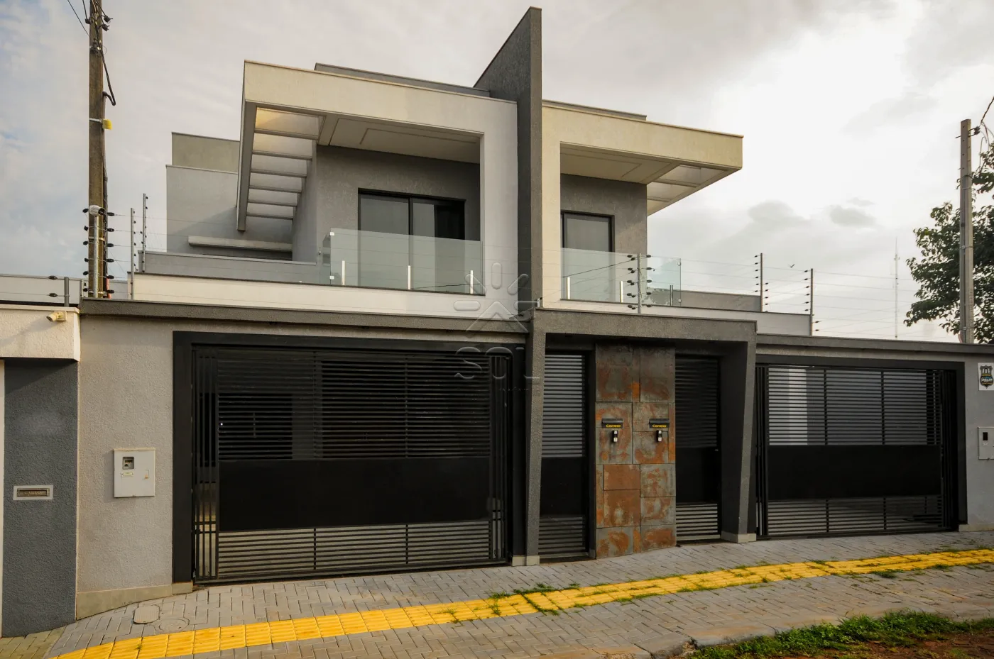 Sobrado novo de alto padrão à venda no Lancaster em Foz do Iguaçu/PR - 192m² | Mobiliado | 3 quartos | Área gourmet