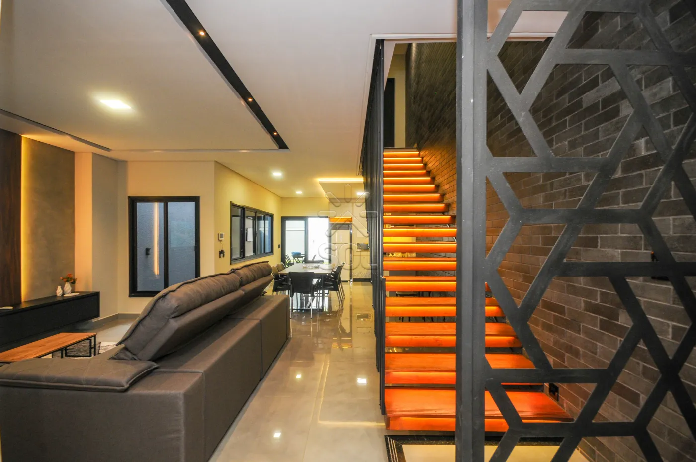 Sobrado novo de alto padrão à venda no Lancaster em Foz do Iguaçu/PR - 192m² | Mobiliado | 3 quartos | Área gourmet