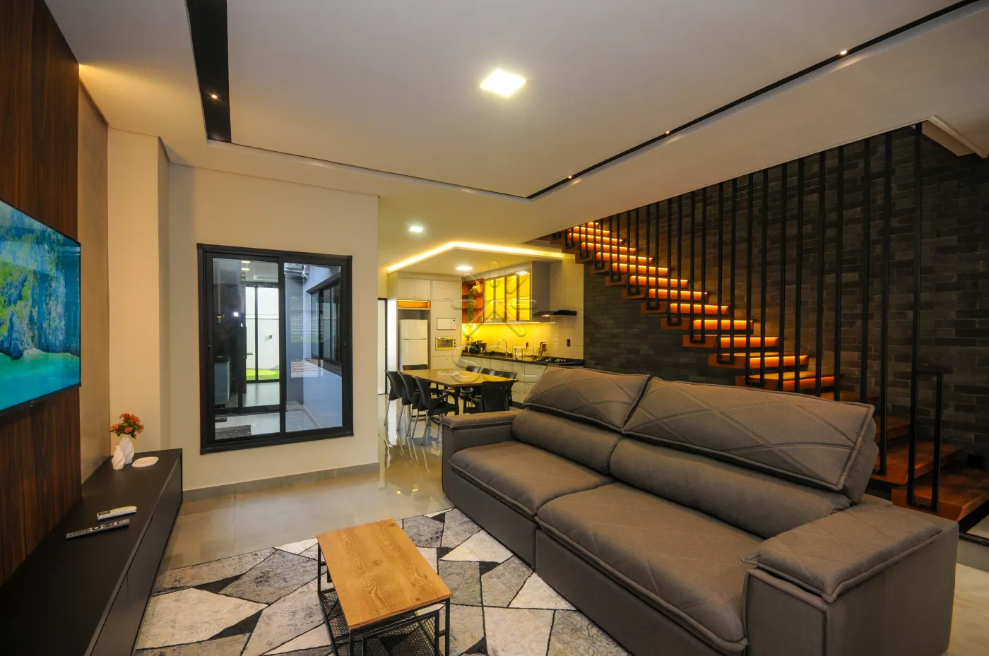 Sobrado novo de alto padrão à venda no Lancaster em Foz do Iguaçu/PR - 192m² | Mobiliado | 3 quartos | Área gourmet