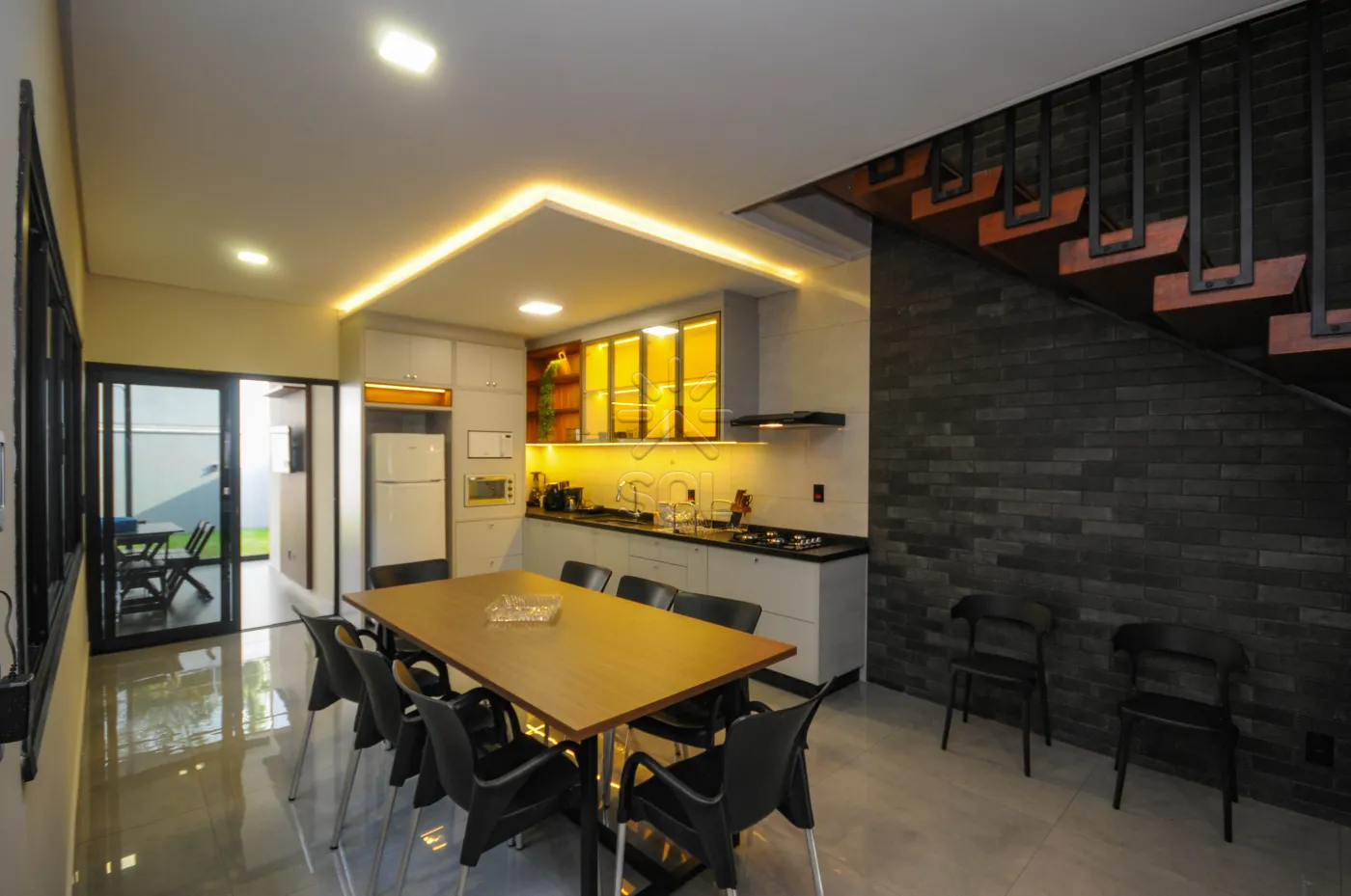 Sobrado novo de alto padrão à venda no Lancaster em Foz do Iguaçu/PR - 192m² | Mobiliado | 3 quartos | Área gourmet