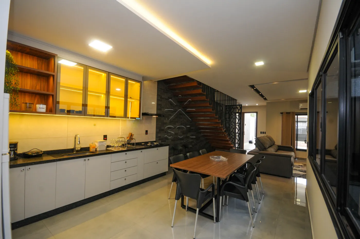 Sobrado novo de alto padrão à venda no Lancaster em Foz do Iguaçu/PR - 192m² | Mobiliado | 3 quartos | Área gourmet