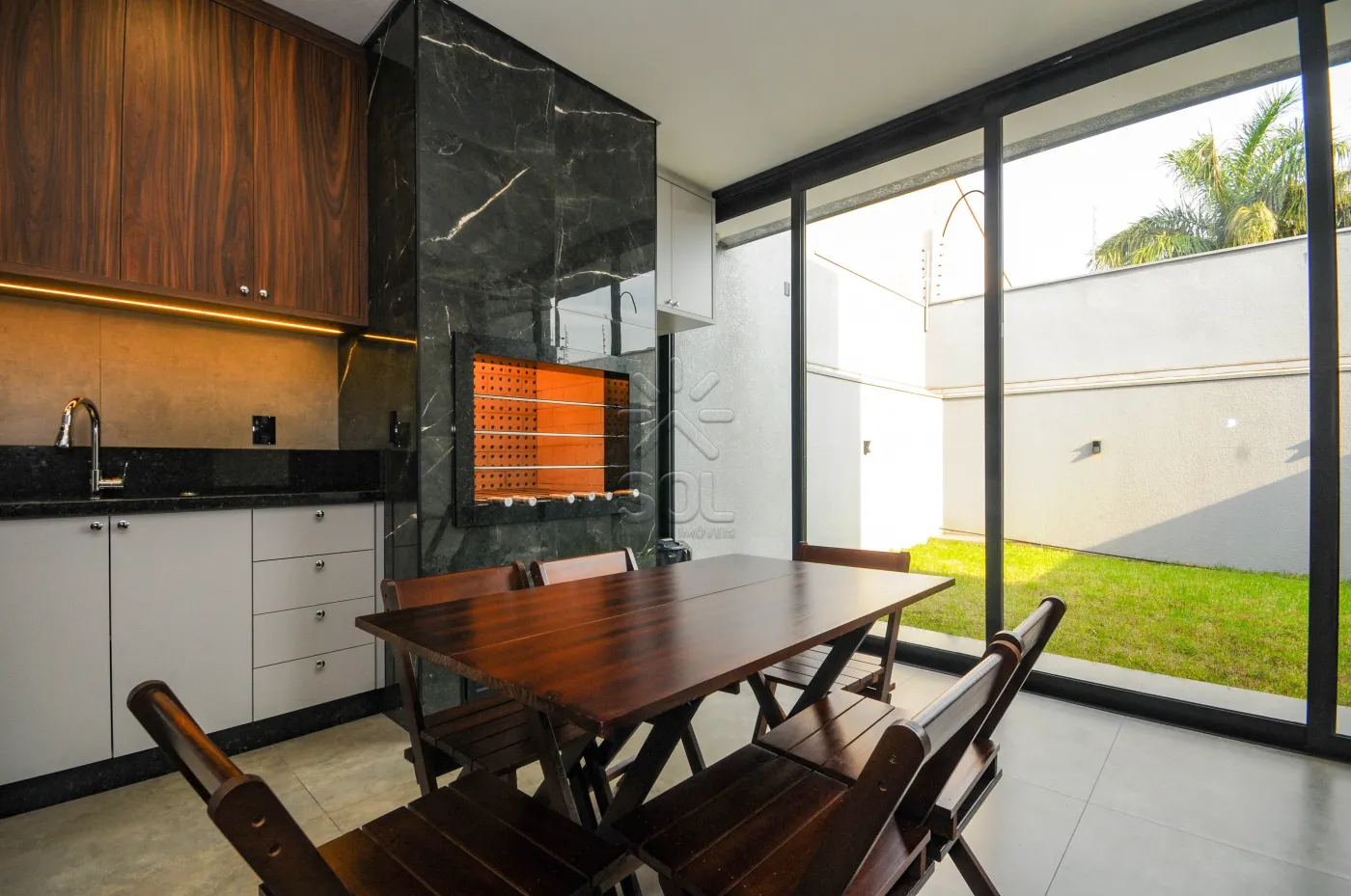 Sobrado novo de alto padrão à venda no Lancaster em Foz do Iguaçu/PR - 192m² | Mobiliado | 3 quartos | Área gourmet