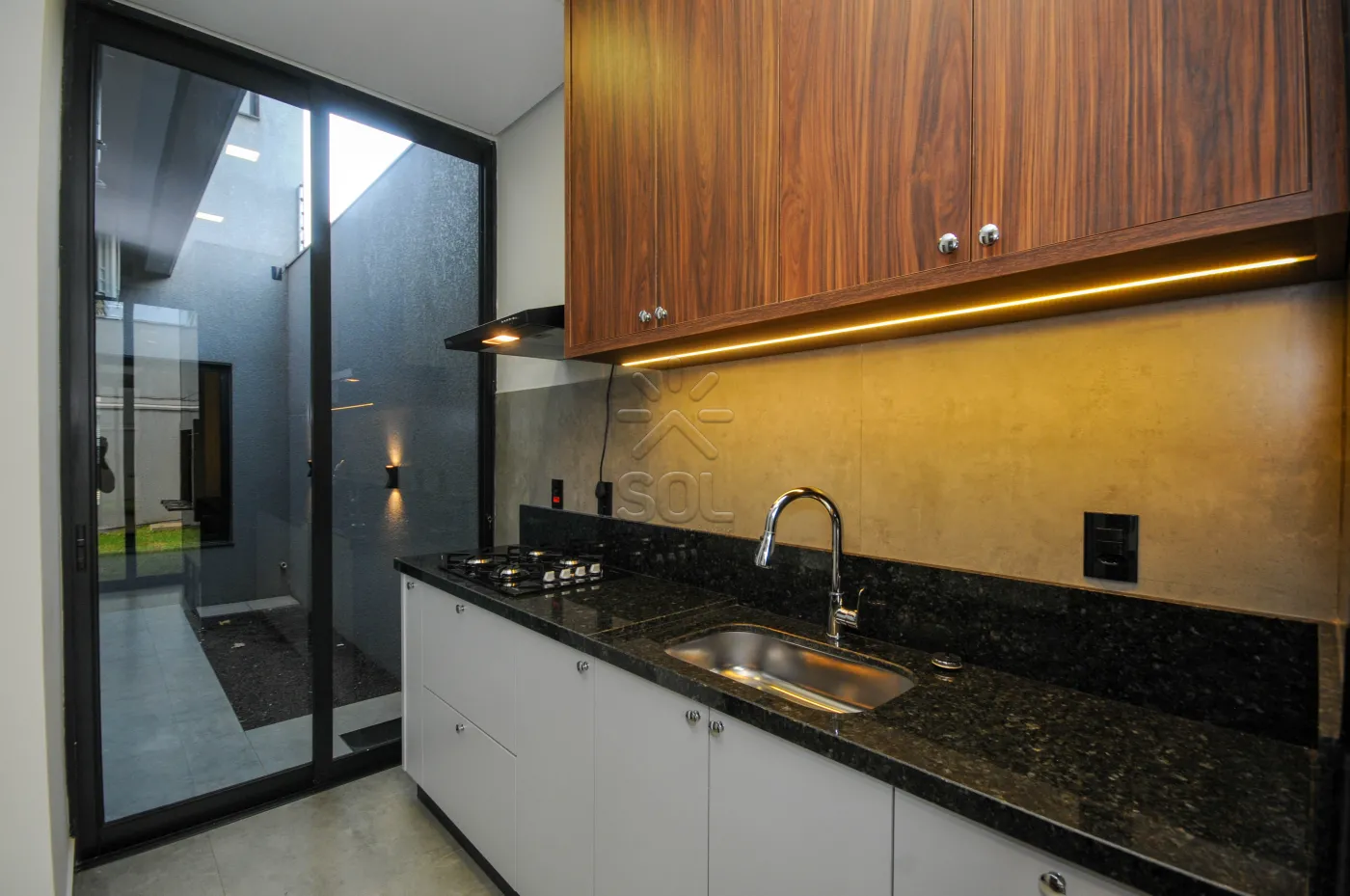 Sobrado novo de alto padrão à venda no Lancaster em Foz do Iguaçu/PR - 192m² | Mobiliado | 3 quartos | Área gourmet