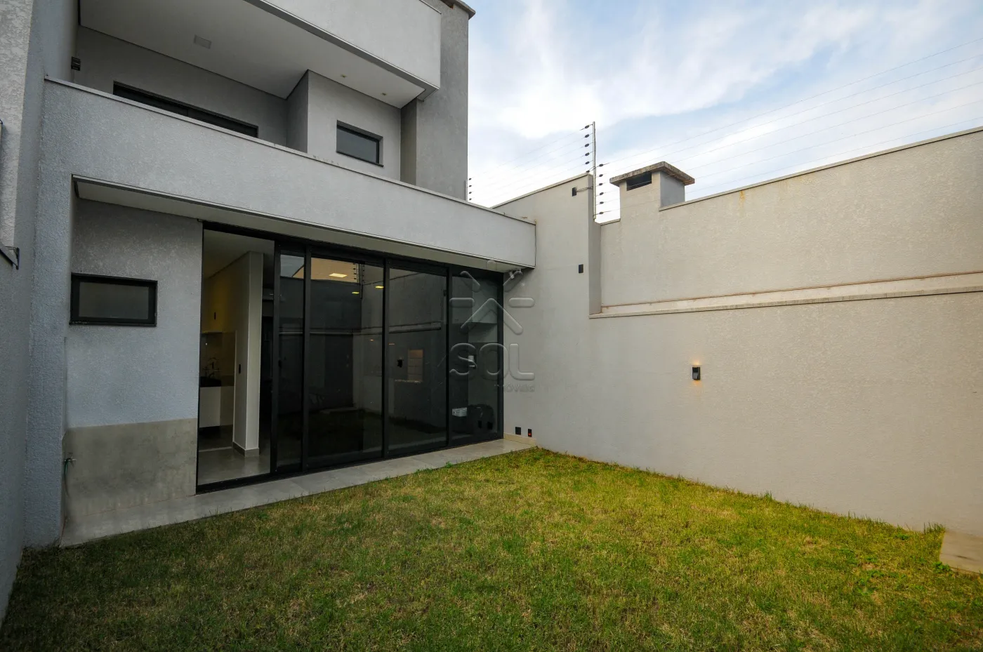Sobrado novo de alto padrão à venda no Lancaster em Foz do Iguaçu/PR - 192m² | Mobiliado | 3 quartos | Área gourmet