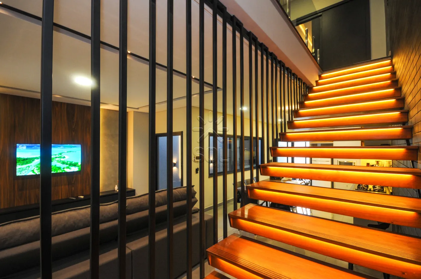Sobrado novo de alto padrão à venda no Lancaster em Foz do Iguaçu/PR - 192m² | Mobiliado | 3 quartos | Área gourmet