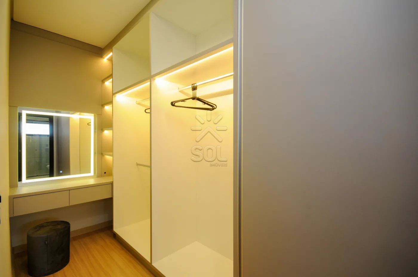 Sobrado novo de alto padrão à venda no Lancaster em Foz do Iguaçu/PR - 192m² | Mobiliado | 3 quartos | Área gourmet