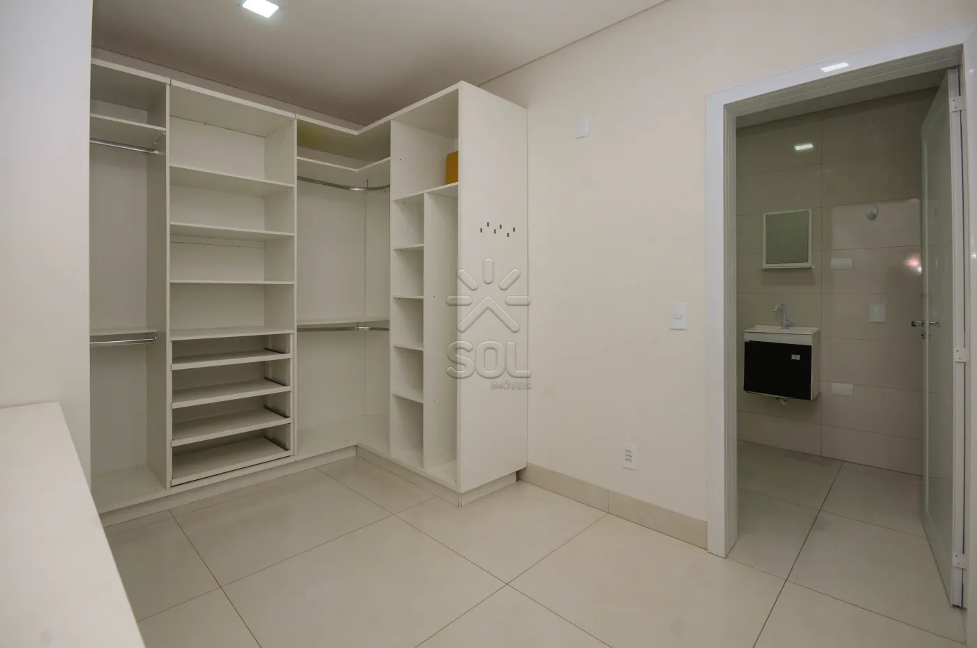 Sobrado à venda na Vila Maria em Foz do Iguaçu/PR - 200m², 2 suítes com closet e automação residencial