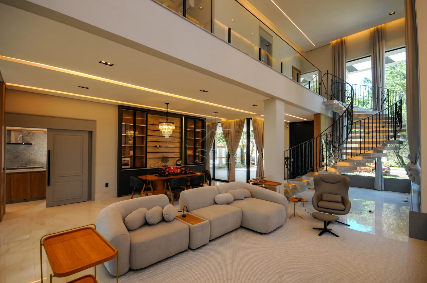 Sobrado semimobiliado e de alto padrão à venda no Condomínio Eco Bella Vista, em Foz do Iguaçu/PR - 485,15m² | 4 suítes