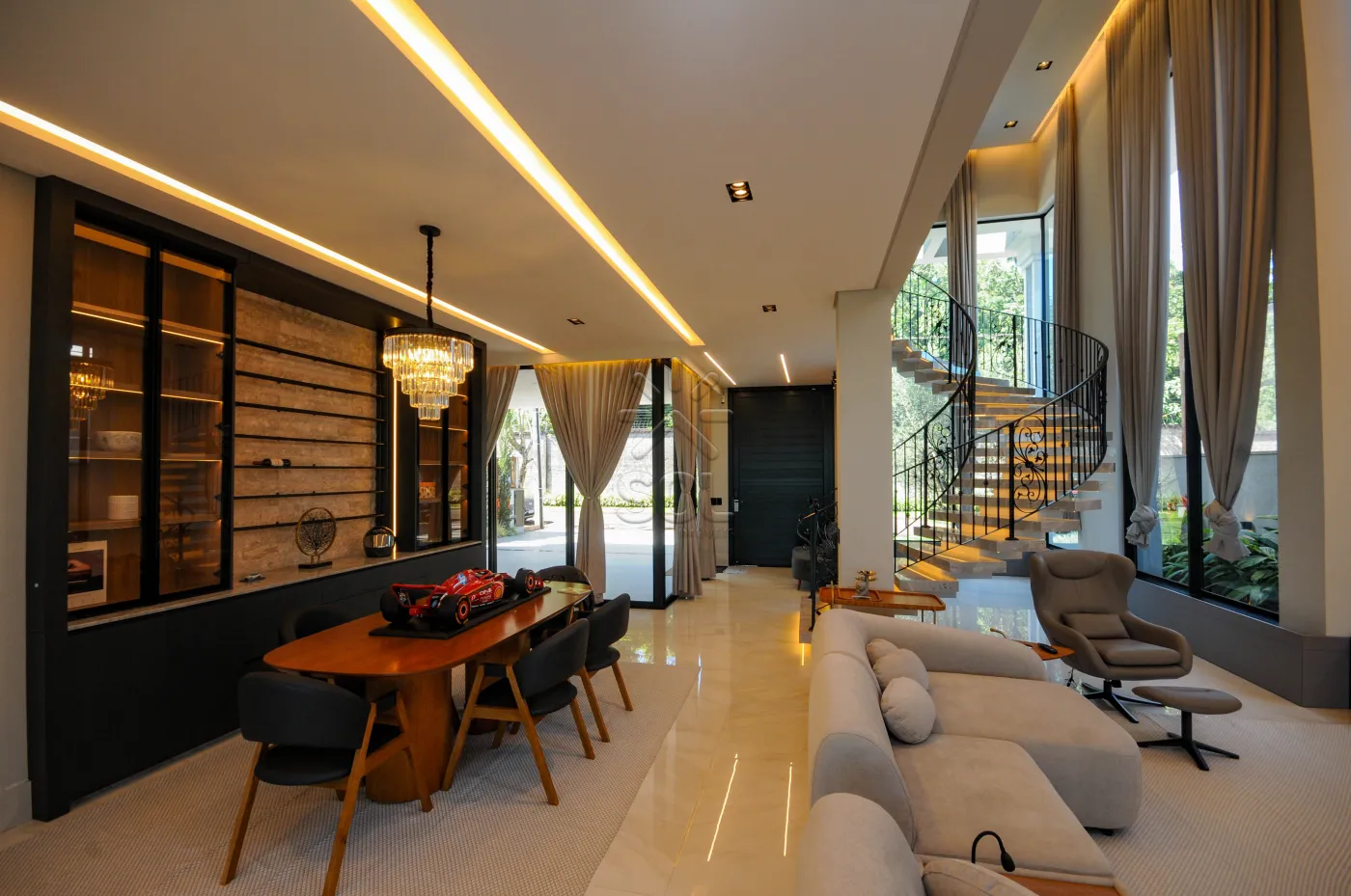 Sobrado semimobiliado e de alto padrão à venda no Condomínio Eco Bella Vista, em Foz do Iguaçu/PR - 485,15m² | 4 suítes