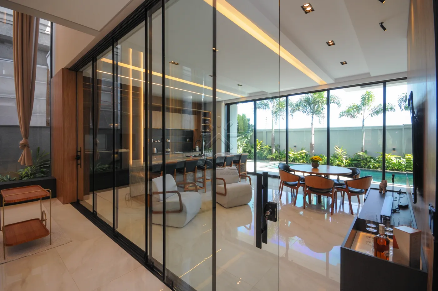 Sobrado semimobiliado e de alto padrão à venda no Condomínio Eco Bella Vista, em Foz do Iguaçu/PR - 485,15m² | 4 suítes