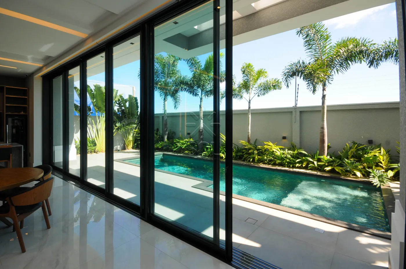 Sobrado semimobiliado e de alto padrão à venda no Condomínio Eco Bella Vista, em Foz do Iguaçu/PR - 485,15m² | 4 suítes