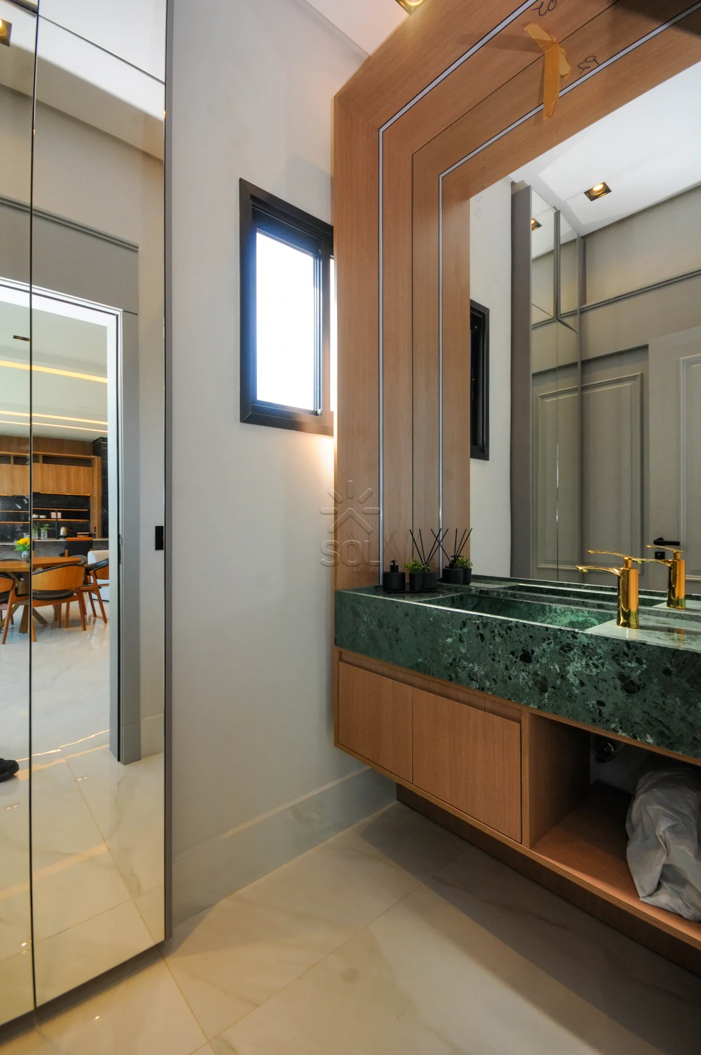 Sobrado semimobiliado e de alto padrão à venda no Condomínio Eco Bella Vista, em Foz do Iguaçu/PR - 485,15m² | 4 suítes