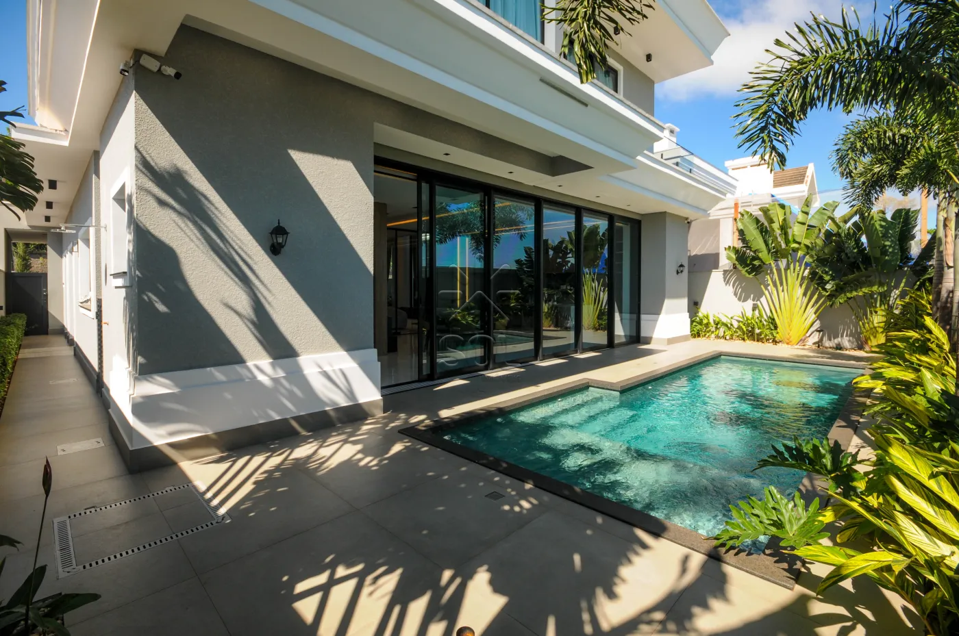 Sobrado semimobiliado e de alto padrão à venda no Condomínio Eco Bella Vista, em Foz do Iguaçu/PR - 485,15m² | 4 suítes