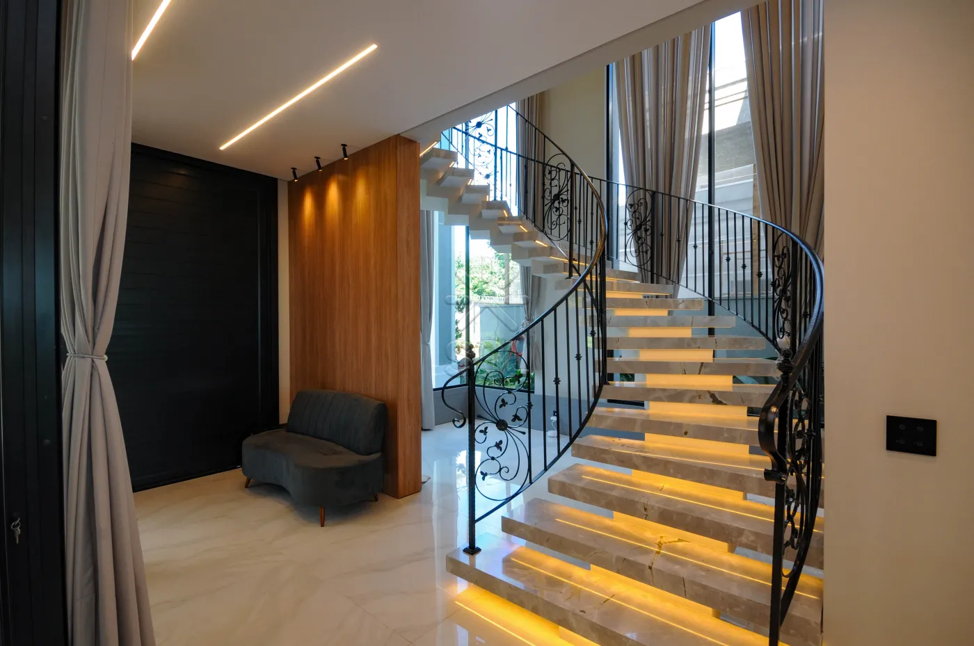 Sobrado semimobiliado e de alto padrão à venda no Condomínio Eco Bella Vista, em Foz do Iguaçu/PR - 485,15m² | 4 suítes