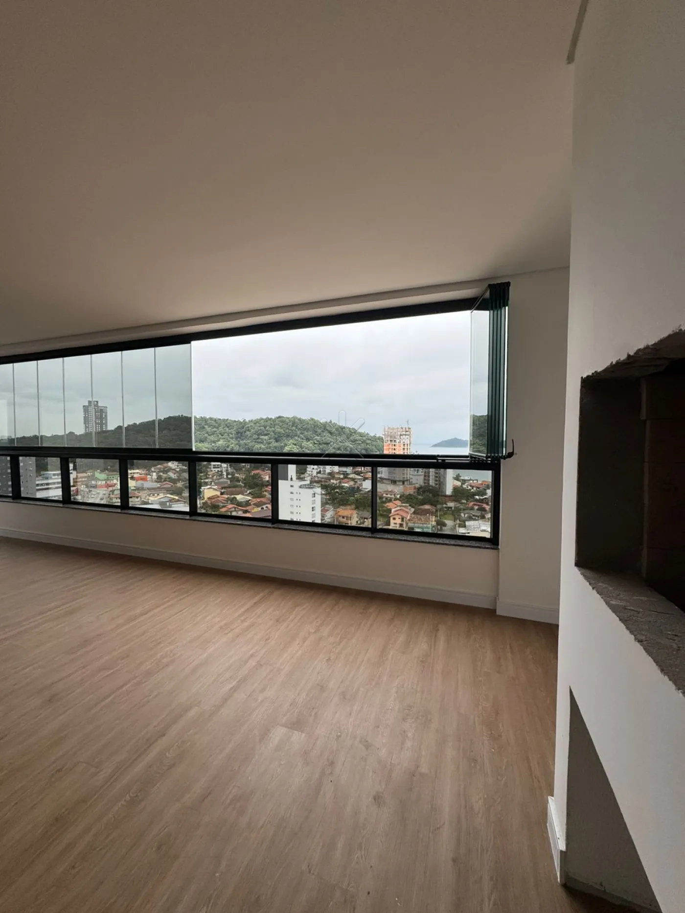 Apartamento de Alto Padrão à Venda no Edifício Torre Del Mar - Centro de Penha/SC