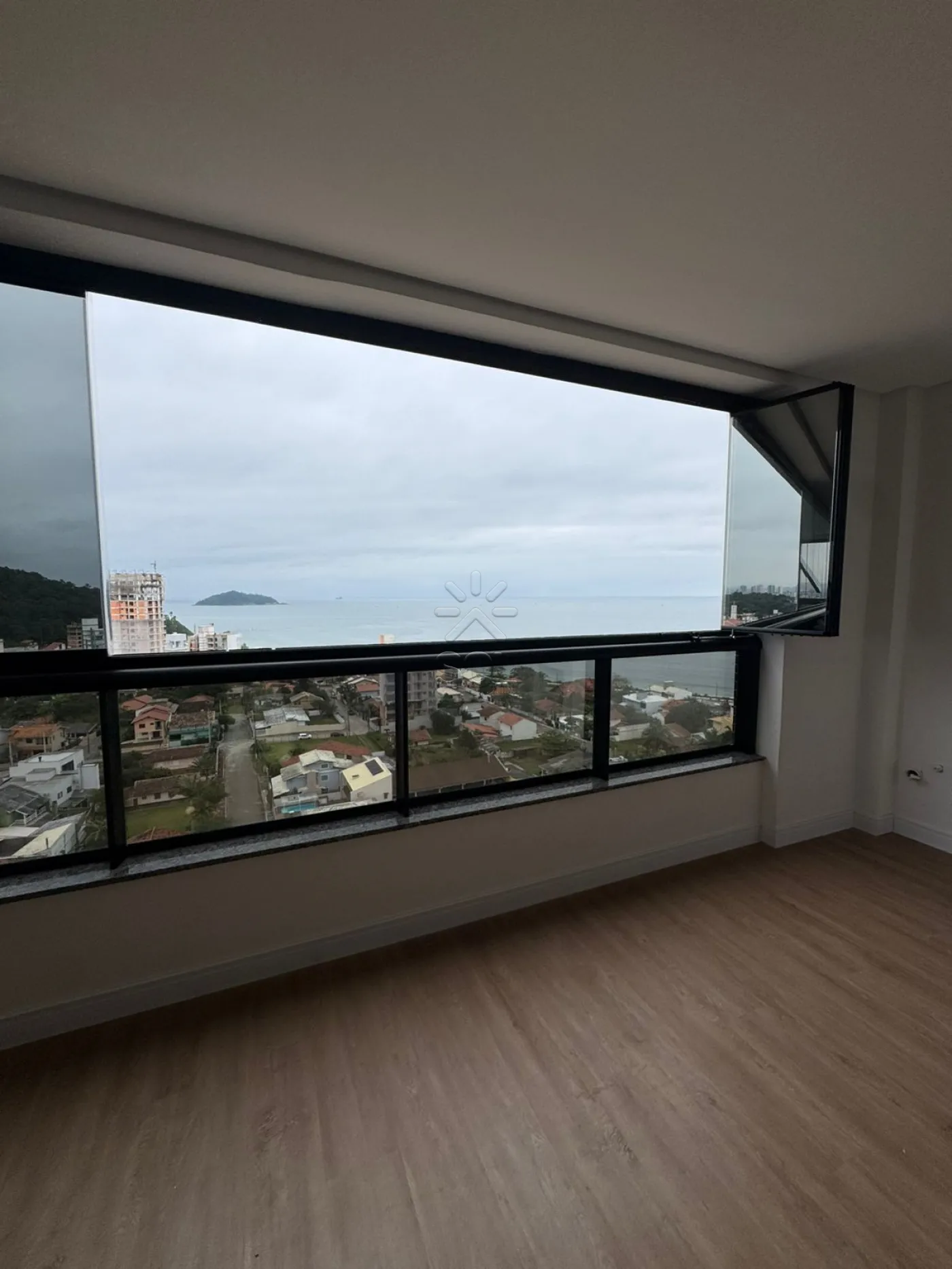 Apartamento de Alto Padrão à Venda no Edifício Torre Del Mar - Centro de Penha/SC