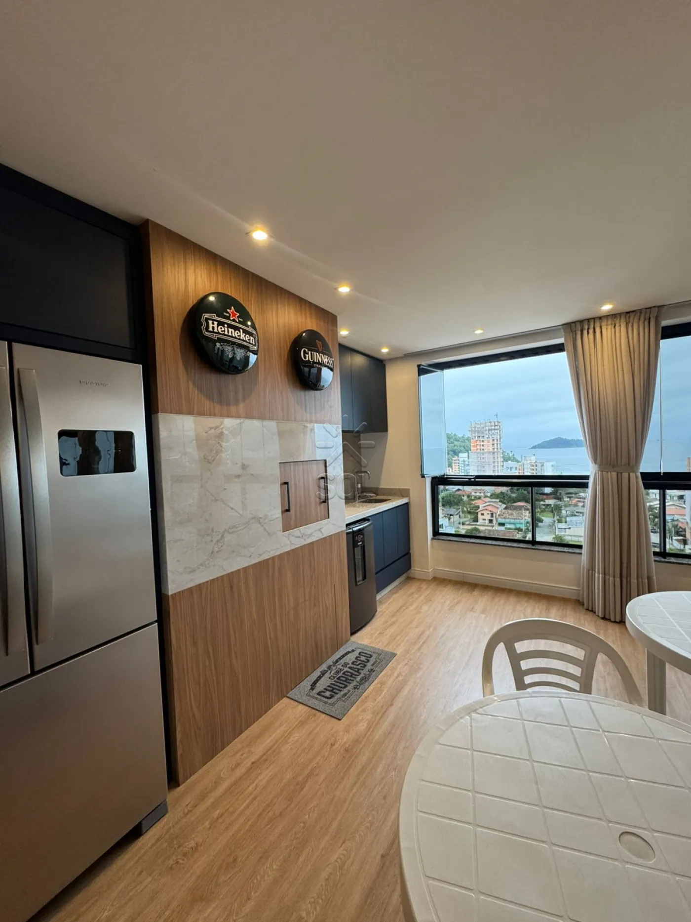 Apartamento mobiliado e de alto padrão à venda no Edifício Torre Del Mar - Centro de Penha/SC