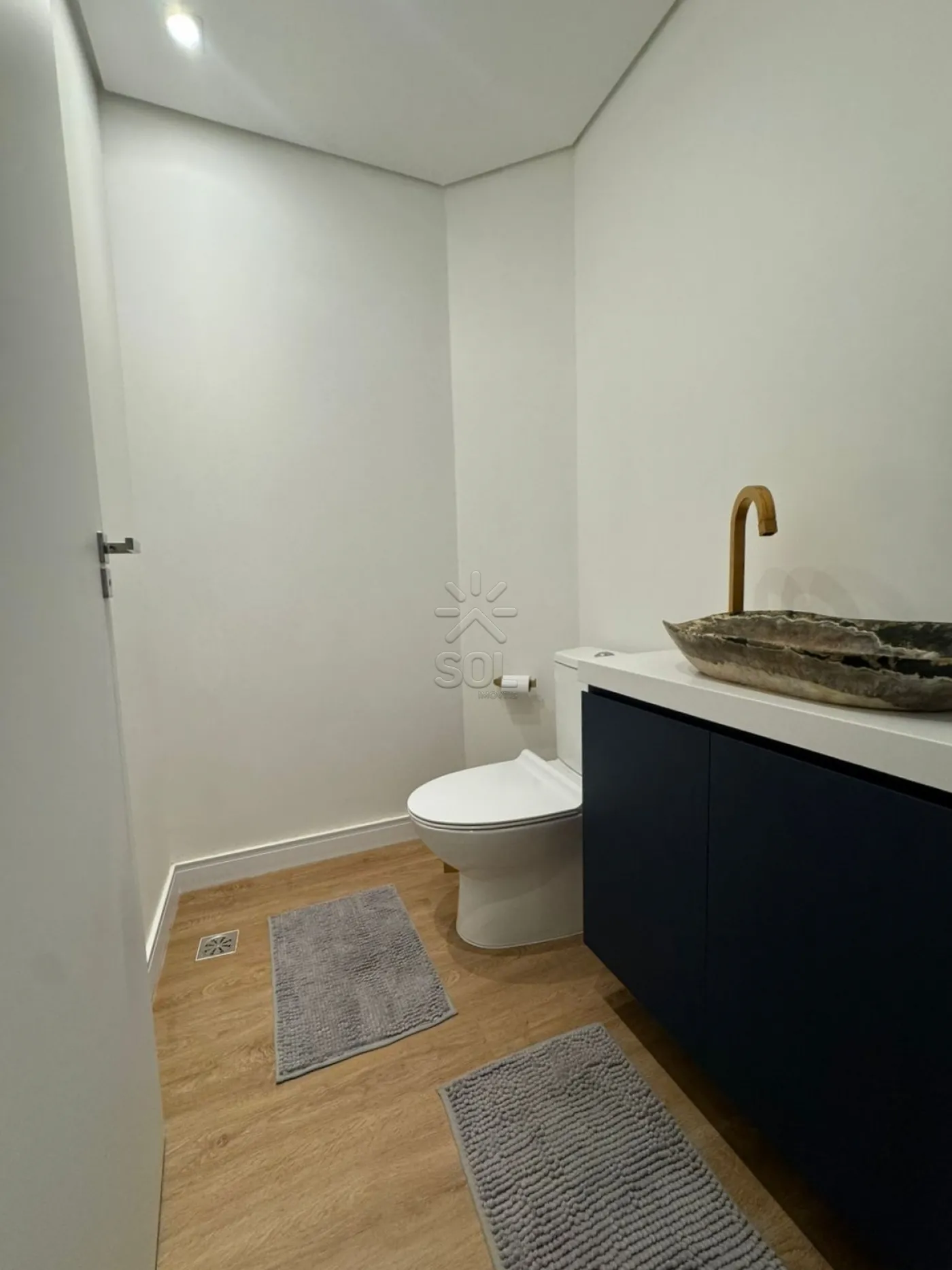 Apartamento mobiliado e de alto padrão à venda no Edifício Torre Del Mar - Centro de Penha/SC