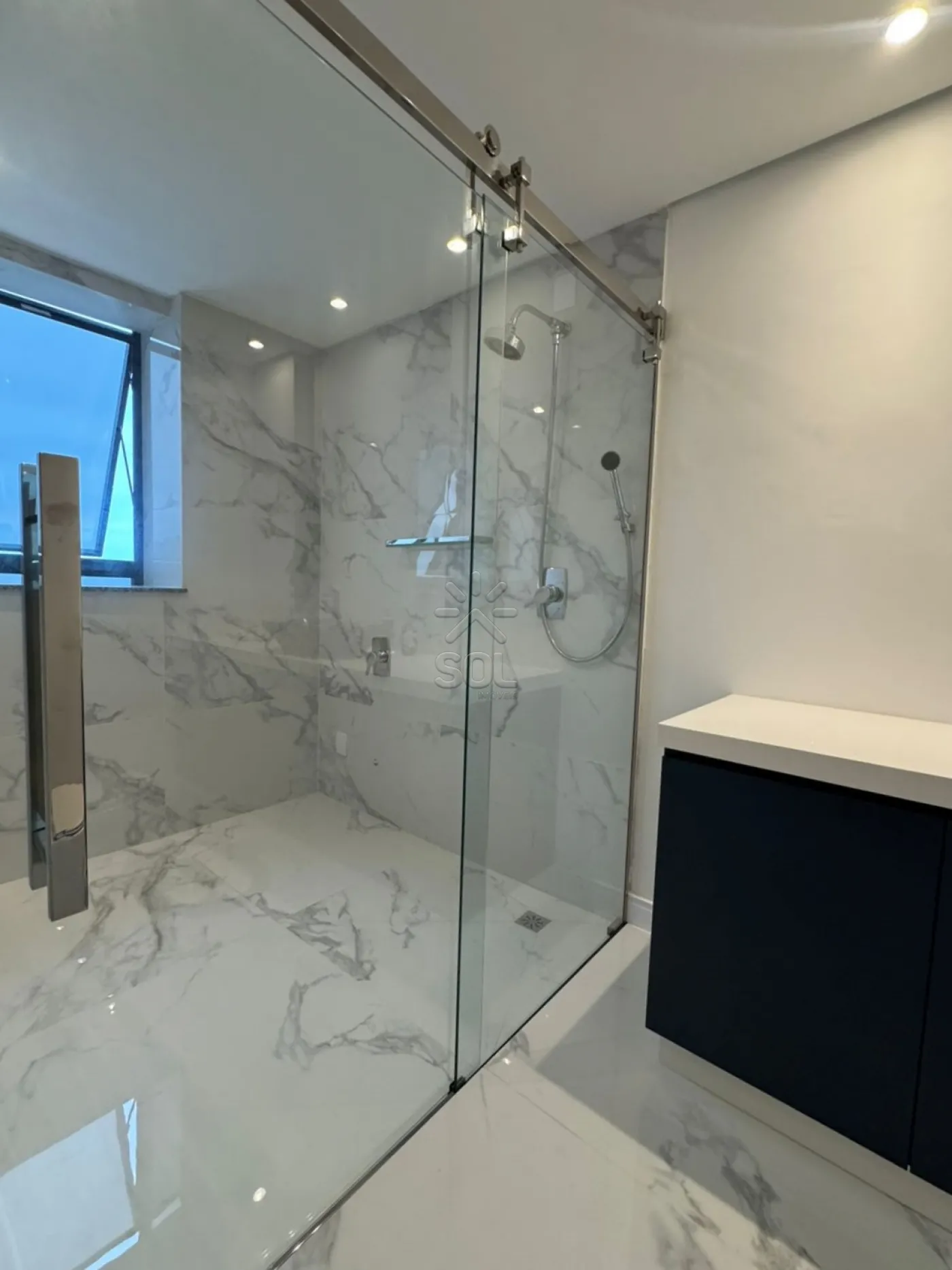 Apartamento mobiliado e de alto padrão à venda no Edifício Torre Del Mar - Centro de Penha/SC