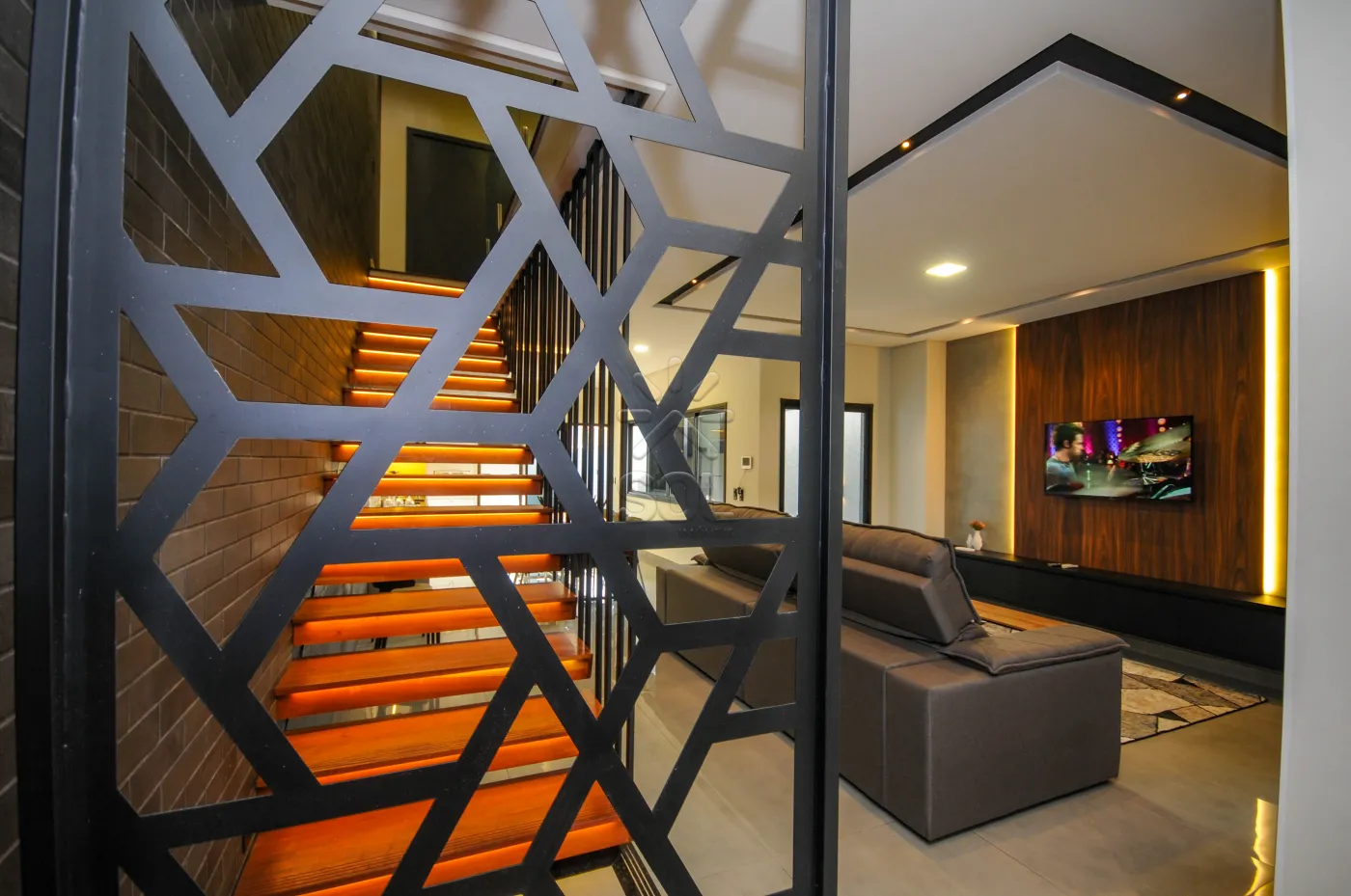 Sobrado novo de alto padrão à venda no Lancaster em Foz do Iguaçu/PR - 192m² | Mobiliado | 3 quartos | Área gourmet