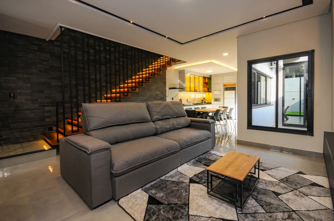 Sobrado novo de alto padrão à venda no Lancaster em Foz do Iguaçu/PR - 192m² | Mobiliado | 3 quartos | Área gourmet
