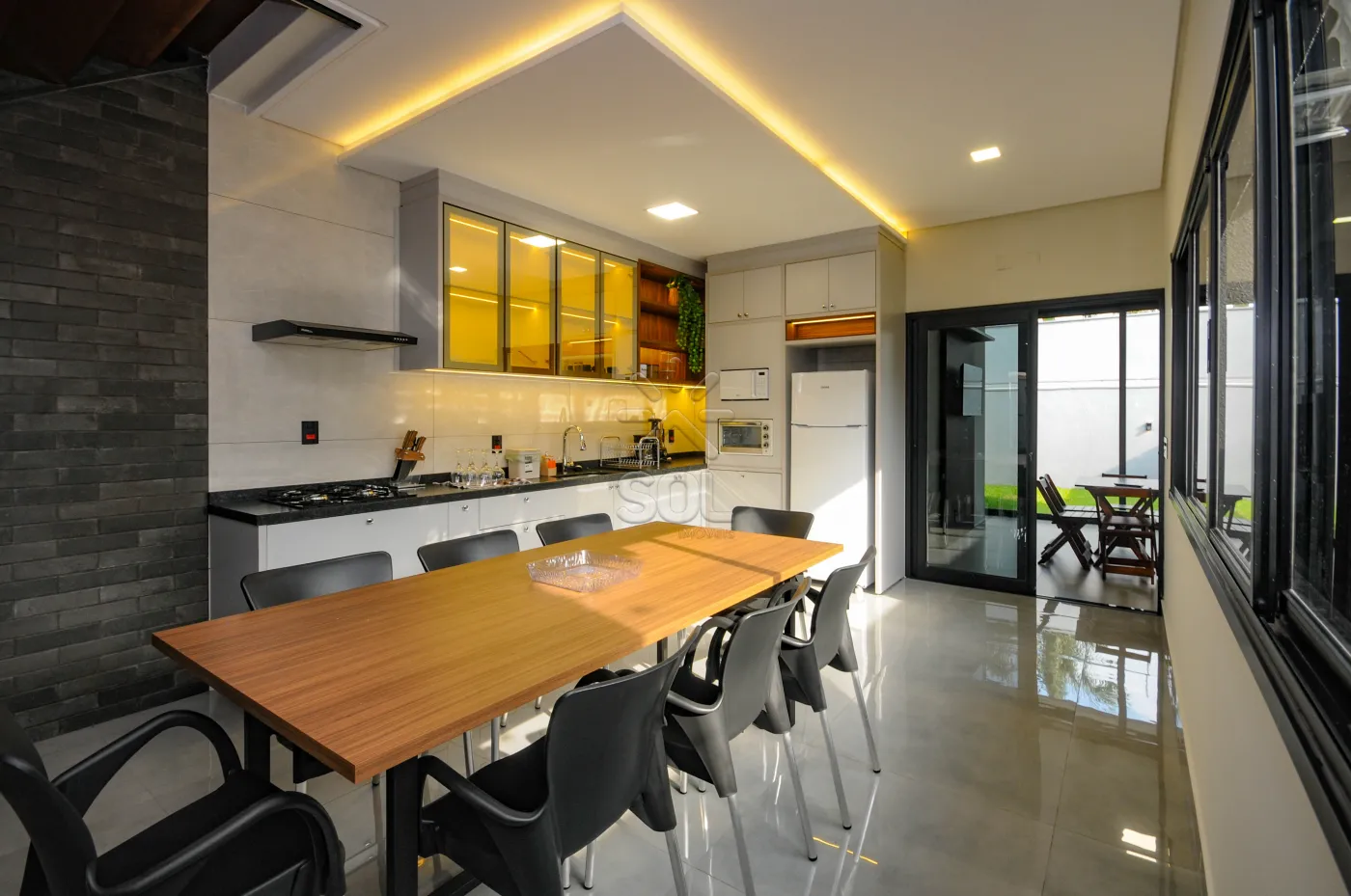 Sobrado novo de alto padrão à venda no Lancaster em Foz do Iguaçu/PR - 192m² | Mobiliado | 3 quartos | Área gourmet