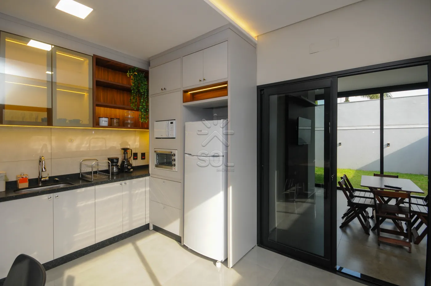 Sobrado novo de alto padrão à venda no Lancaster em Foz do Iguaçu/PR - 192m² | Mobiliado | 3 quartos | Área gourmet