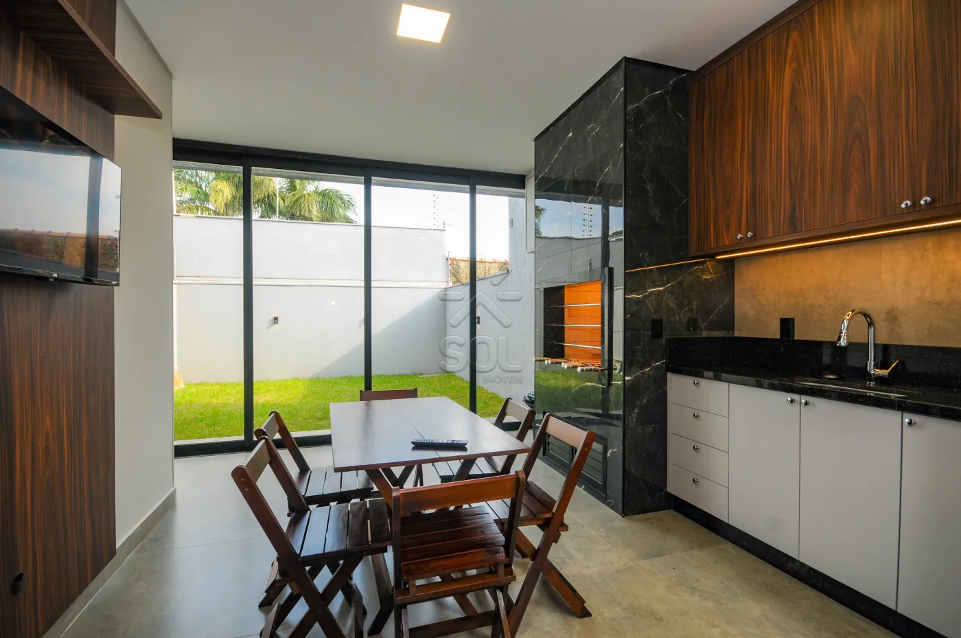 Sobrado novo de alto padrão à venda no Lancaster em Foz do Iguaçu/PR - 192m² | Mobiliado | 3 quartos | Área gourmet