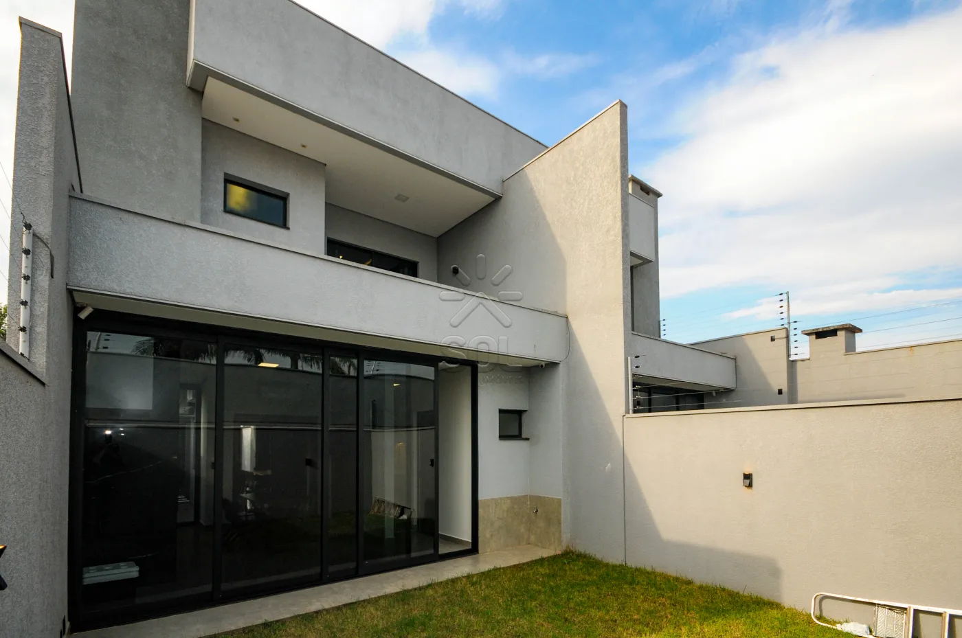 Sobrado novo de alto padrão à venda no Lancaster em Foz do Iguaçu/PR - 192m² | Mobiliado | 3 quartos | Área gourmet