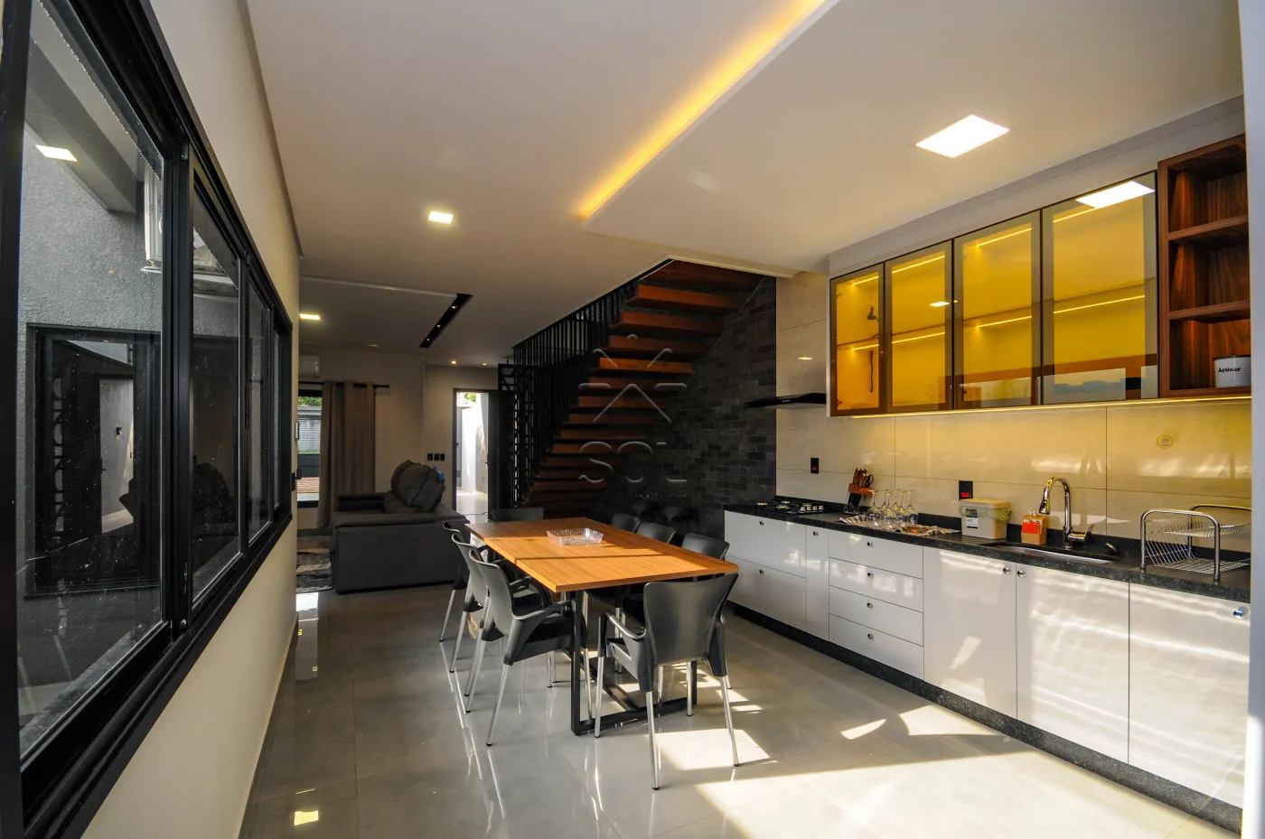 Sobrado novo de alto padrão à venda no Lancaster em Foz do Iguaçu/PR - 192m² | Mobiliado | 3 quartos | Área gourmet