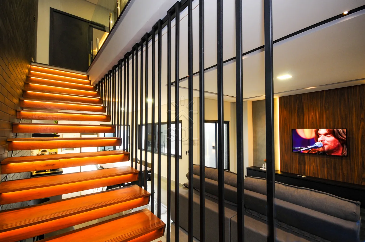 Sobrado novo de alto padrão à venda no Lancaster em Foz do Iguaçu/PR - 192m² | Mobiliado | 3 quartos | Área gourmet