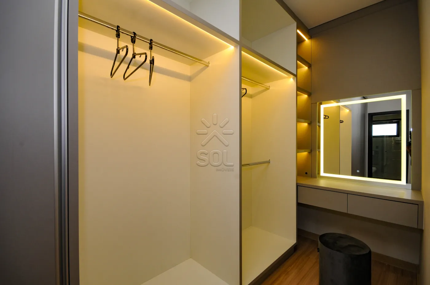 Sobrado novo de alto padrão à venda no Lancaster em Foz do Iguaçu/PR - 192m² | Mobiliado | 3 quartos | Área gourmet